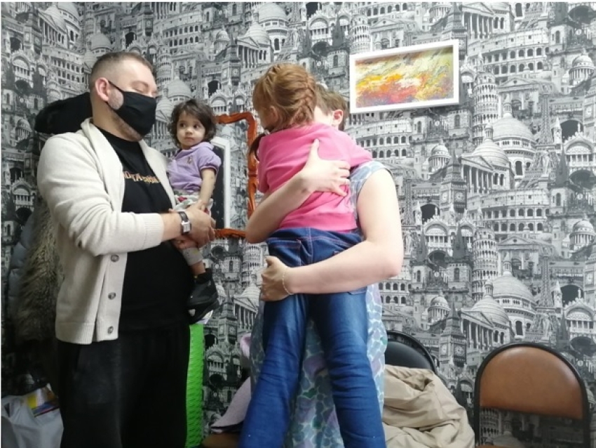 Воспитанница краевого соцучреждения обрела новую семью из Санкт-Петербурга